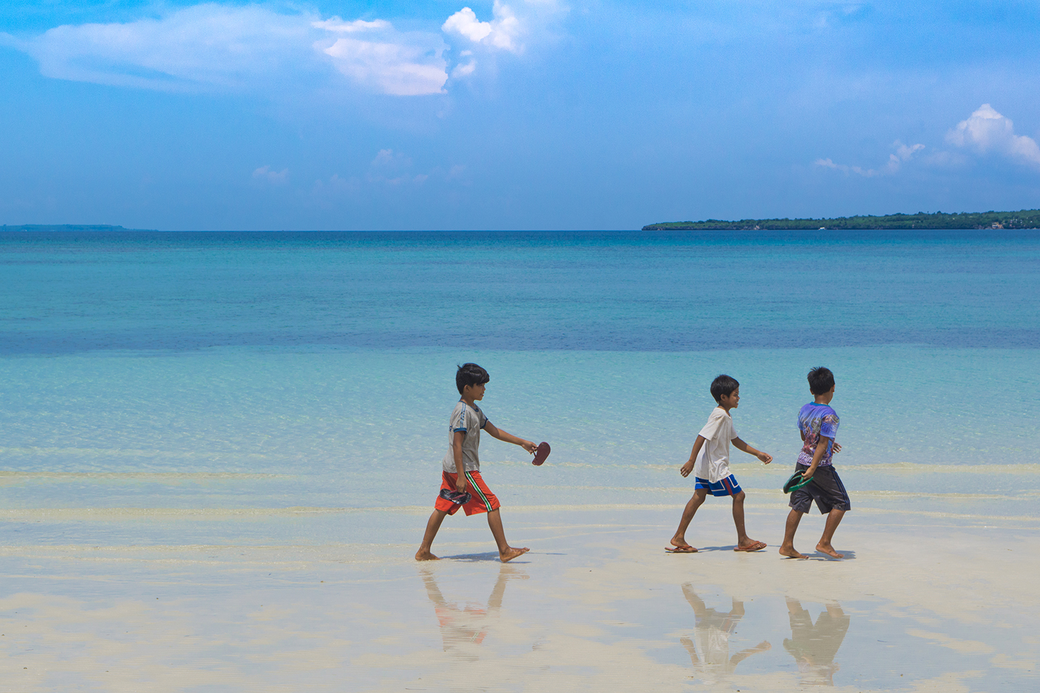 Giulia Brunetti - photography of children walking on the shore in the Philippines